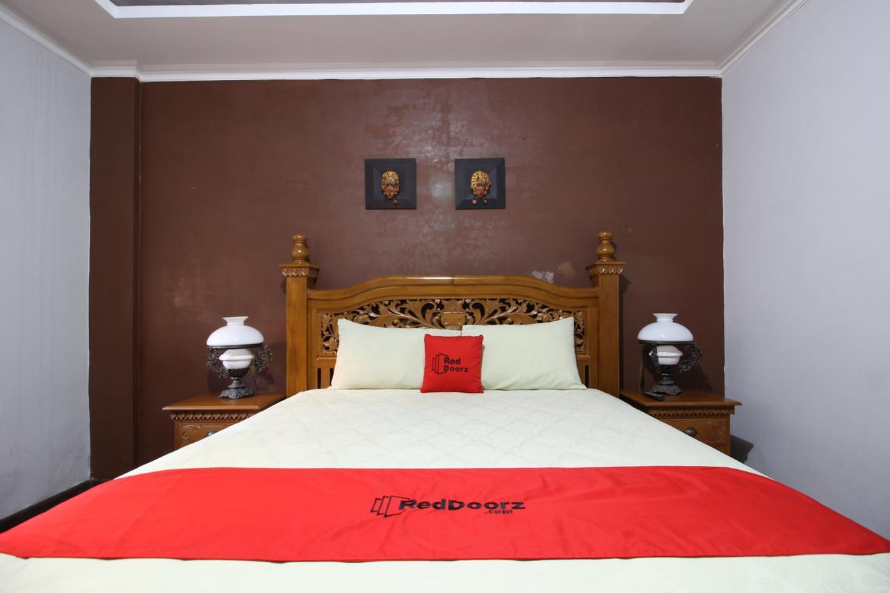 Reddoorz Plus Near Tugu Jogja 2 Yogyakarta Exterior foto